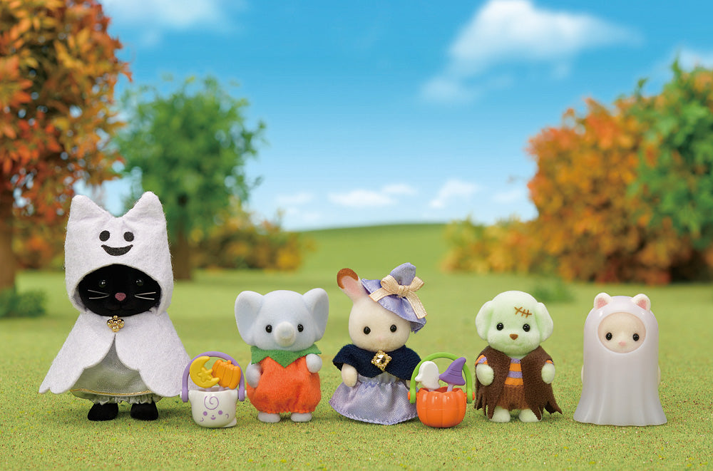 Calico Critters Trick or Treat Parade, Limited Edition Seasonal Halloween Set with 5 Collectible Figures and Costume Accessories