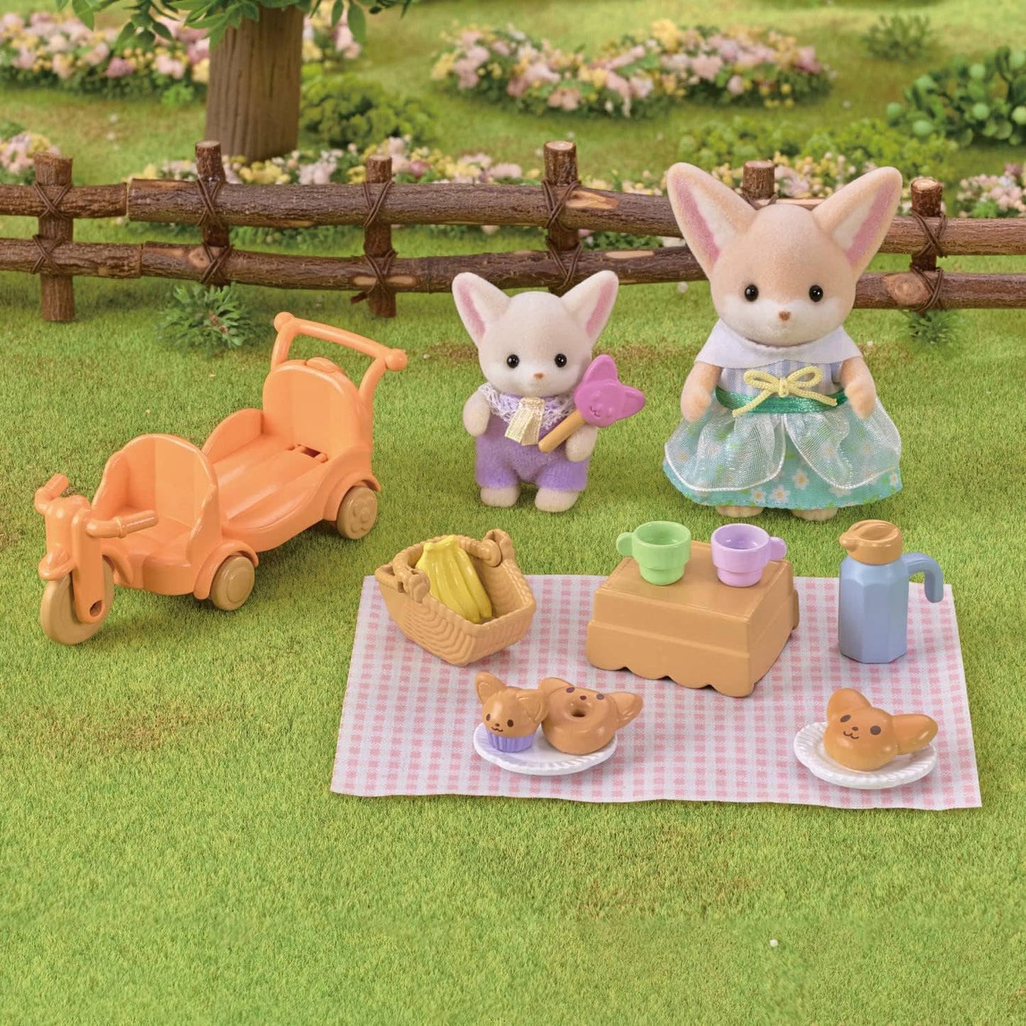 Calico Critters Sunny Picnic Set - Fennec Fox Sister & Baby, Doll Playset with Figures and Accessories