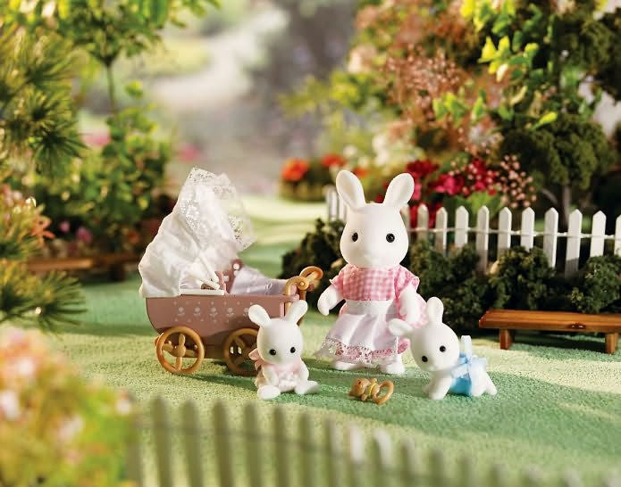 Calico Critters Connor & Kerri’s Carriage Ride - Enchanting Adventures Await with This Adorable Doll Playset