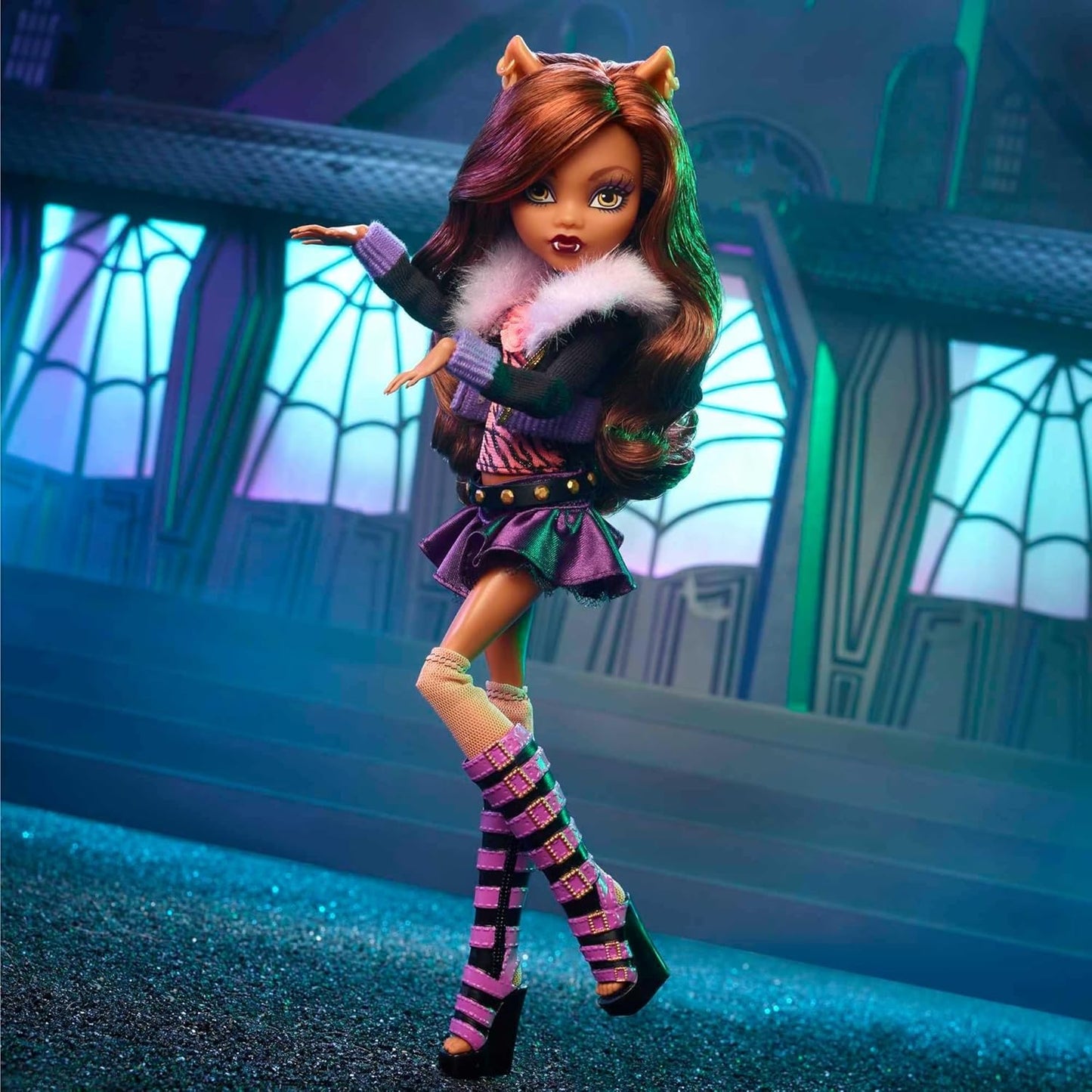 Monster High Clawdeen Wolf Reproduction Doll Wearing Original Fashion & Shoes with Pet, Doll Stand & Accessories, 10-5-inch Collectible Toy